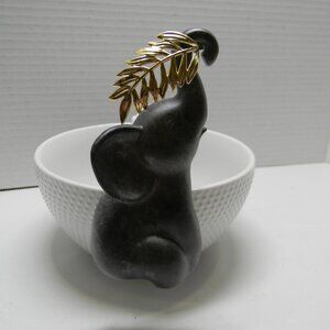 Elephant Wallflower Plug Excellent Condition Faux Marble Look B&BW